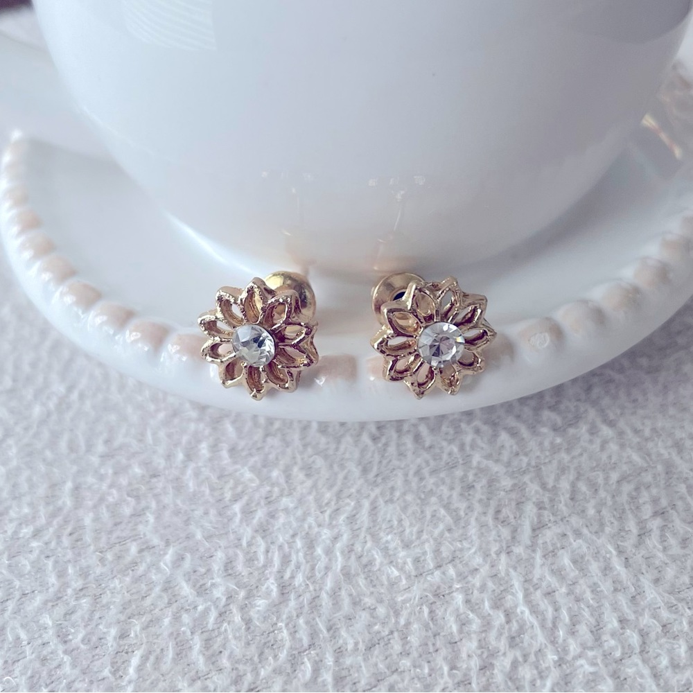 Sunflower gold minimalist studs